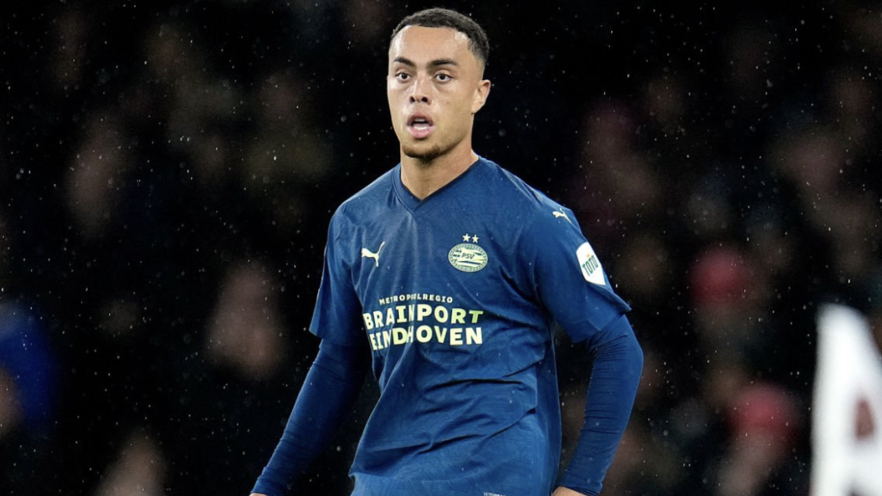 PSV manager Bosz open to permanent deal for Sergino Dest
