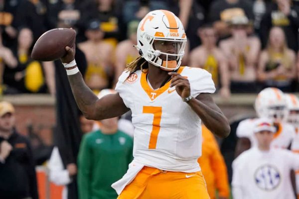 Joe Milton’s recent performance sends clear message regarding potential position change Quarterback Joe Milton III #7 of the Tennessee Volunteers passes in the first half against the Missouri Tigers at Faurot Field/Memorial Stadium on November 11, 2023 in Columbia, Missouri.