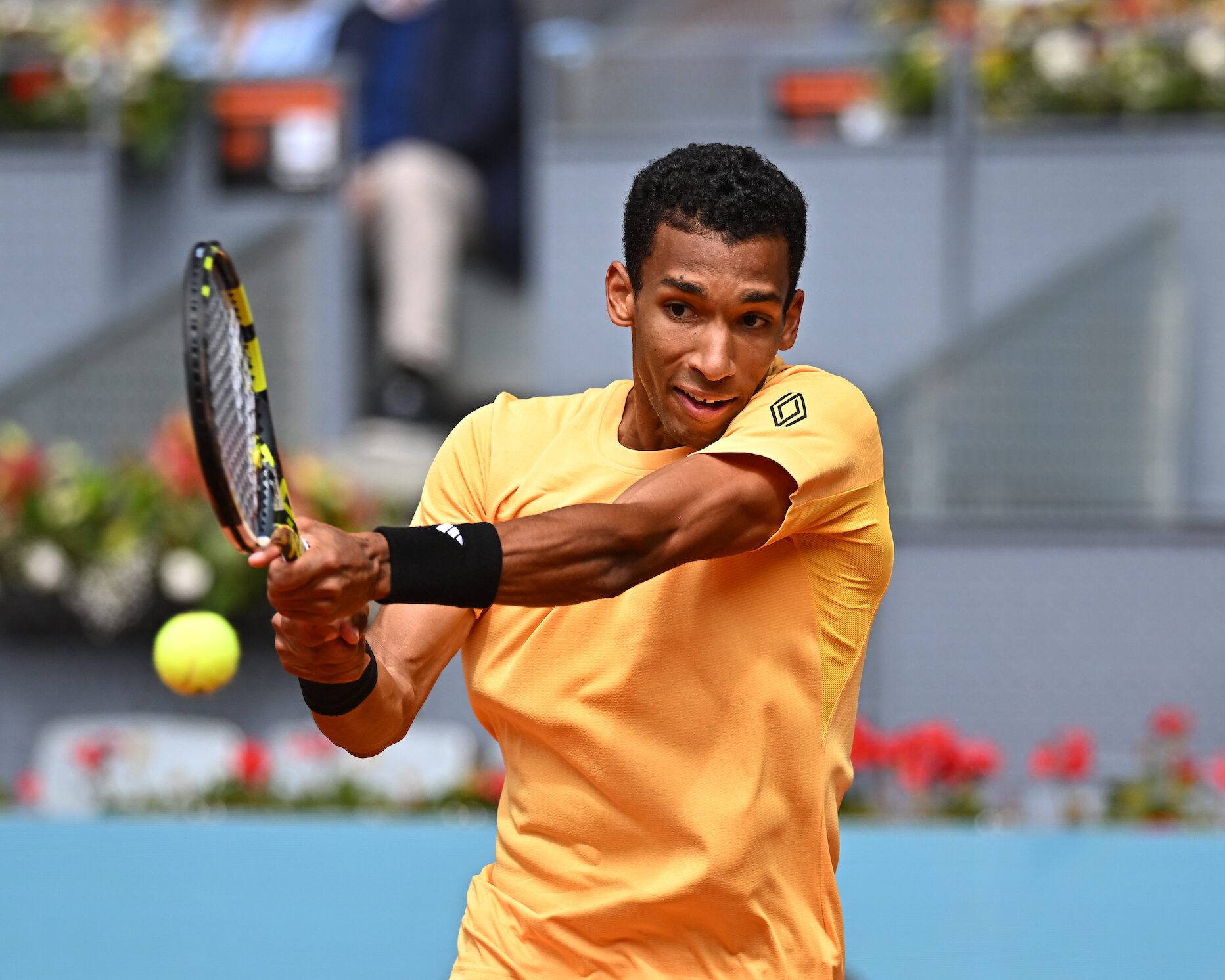 Félix races into round of 16 of Madrid as Mensik retires due to injury