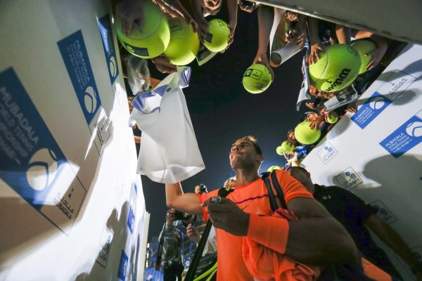 In Madrid, Nadal continues to dominate and surprises Cachin with a shirt as a token of his victory Nadal advances again in Madrid, gifts Cachin a shirt following win