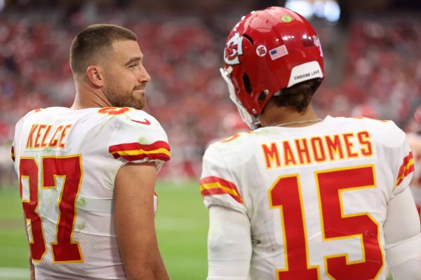 Tight end Travis Kelce #87 looks over at quarterback Patrick Mahomes #15 of the Kansas City Chiefs during the game against the Arizona Cardinals at State Farm Stadium on September 11, 2022 in Glendale, Arizona.