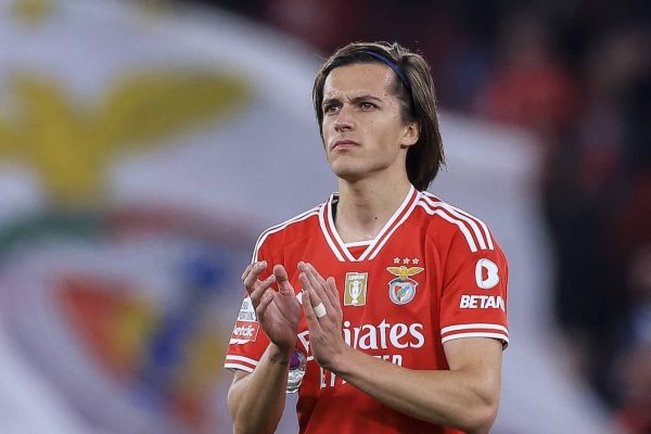 Video: Alvaro Fernandez scores first Benfica goal in stunning display for Benfica vs. Farense - Man United News And Transfer News