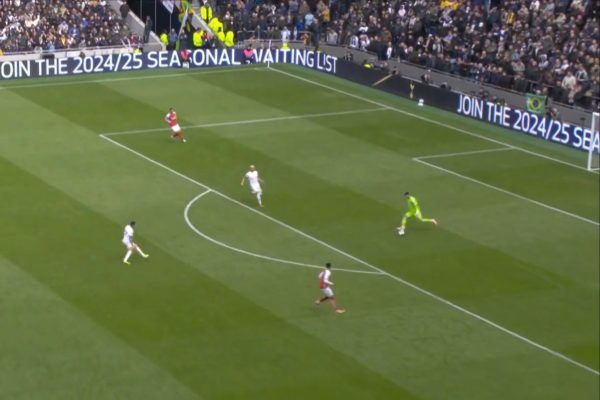 Howler from Arsenal's David Raya gifts Tottenham goal