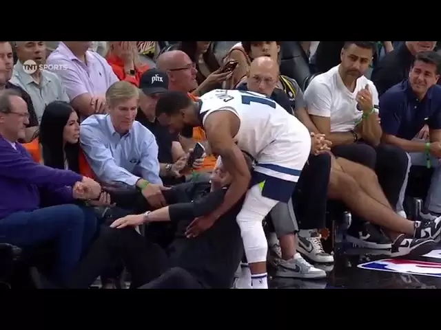 Chris Finch feared to have a torn patellar tendon in his knee