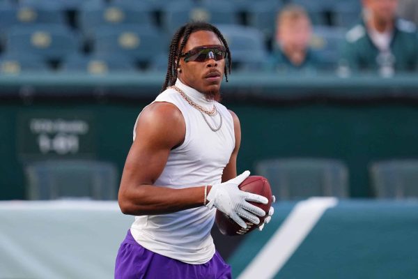 Justin Jefferson Shows Off His Arm In Video