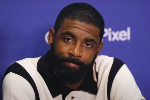 Kyrie Irving studying Tyronn Lue’s strategy during Clippers game Kyrie Irving observing Tyronn Lue's cues in Clippers matchup