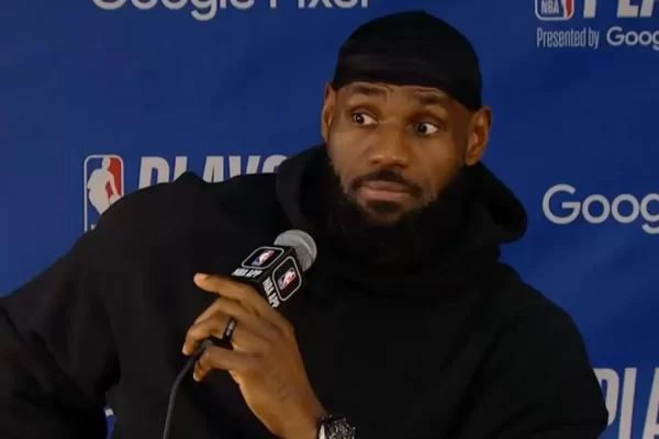 LeBron James dodges question on future with Lakers amid uncertainty