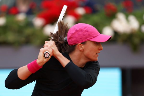 Madrid | Swiatek and Gauff speed out of the blocks