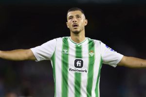 Manchester United considered "favorites" to sign Guido Rodríguez on a free transfer - Man United News And Transfer News