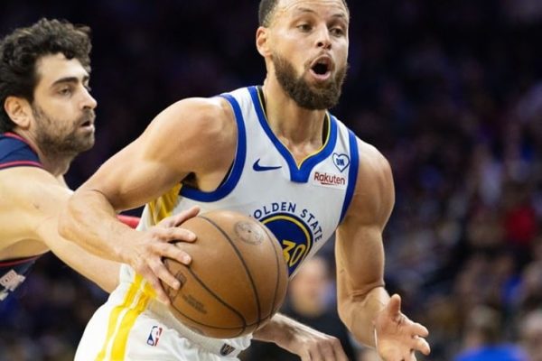 Warriors Stephen Curry Wins 2023-24 NBA Clutch Player of the Year