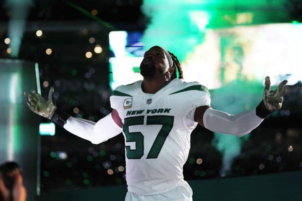 C.J. Mosley Opens Up About Decision to Take Pay Cut with Jets C.J. Mosley #57 of the New York Jets takes the field before the game against the Los Angeles Chargers at MetLife Stadium on November 06, 2023 in East Rutherford, New Jersey.