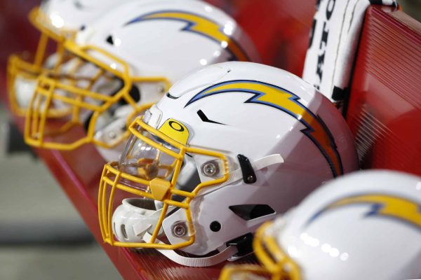 Chargers sign veteran defensive player out of retirement Chargers Will Meet With Former Chiefs WR On Monday