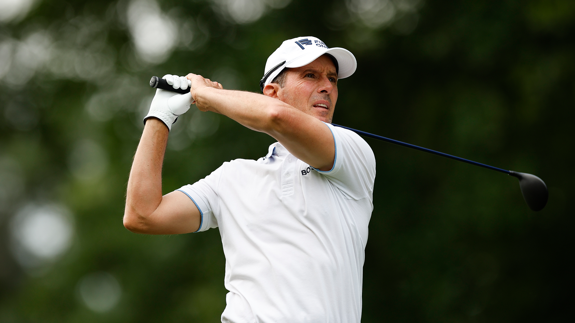 Mike Weir swinging golf club