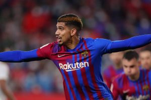 Man United to face stiff competition from Chelsea for Ronald Araujo - Man United News And Transfer News