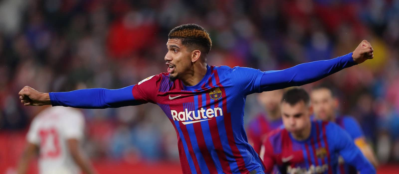 Man United to face stiff competition from Chelsea for Ronald Araujo - Man United News And Transfer News