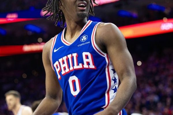 NBA Refs Missed Tyrese Maxey Travel on 4-Point Play of 76ers' Game 5 Win