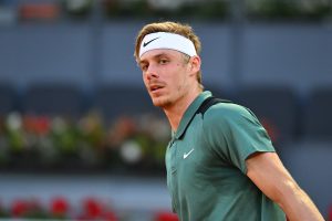 Darderi outlasts Shapovalov to reach second round of the Italian Open