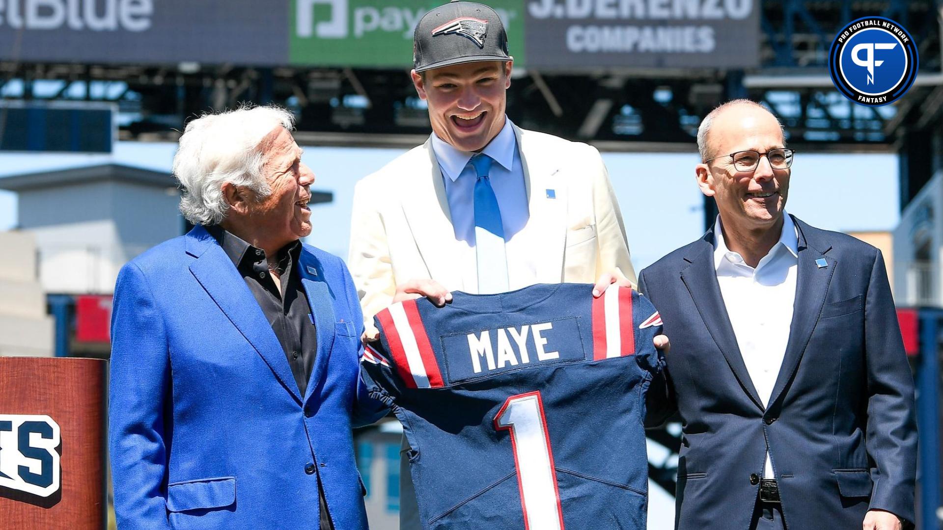 New England Patriots owner (L) Robert Kraft and president Jonathan Kraft (R) introduce the team