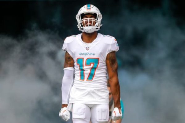 Jaylen Waddle Dolphins pic