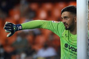 Manchester United reportedly want Valencia CF keeper Giogi Mamardashvili to stabilise their defence - Man United News And Transfer News