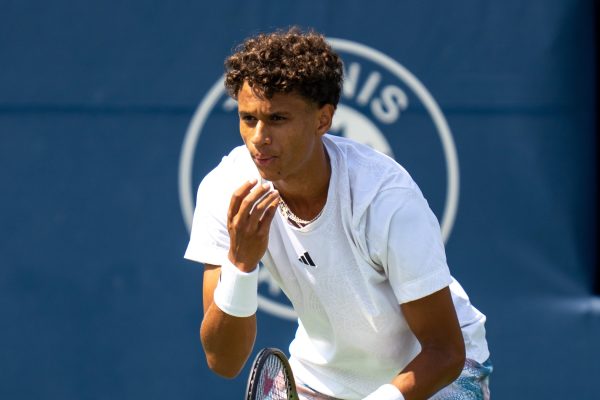 Nishikori overcomes Diallo to advance at the French Open