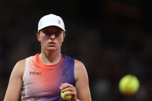 Paris | Swiatek survives Osaka thriller at rain-hit Roland Garros