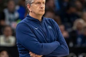 Minnesota Timberwolves coach Chris Finch to Undergo Knee Surgery