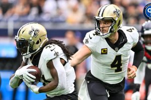 New Orleans Saints quarterback Derek Carr (4) hands off the ball to running back Alvin Kamara (41) during the first quarter against the Houston Texans at NRG Stadium.