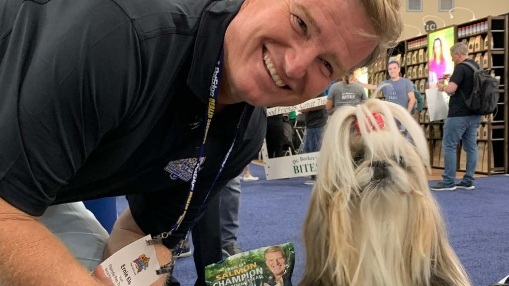 Ernie Els endorses a pet treat for a good cause