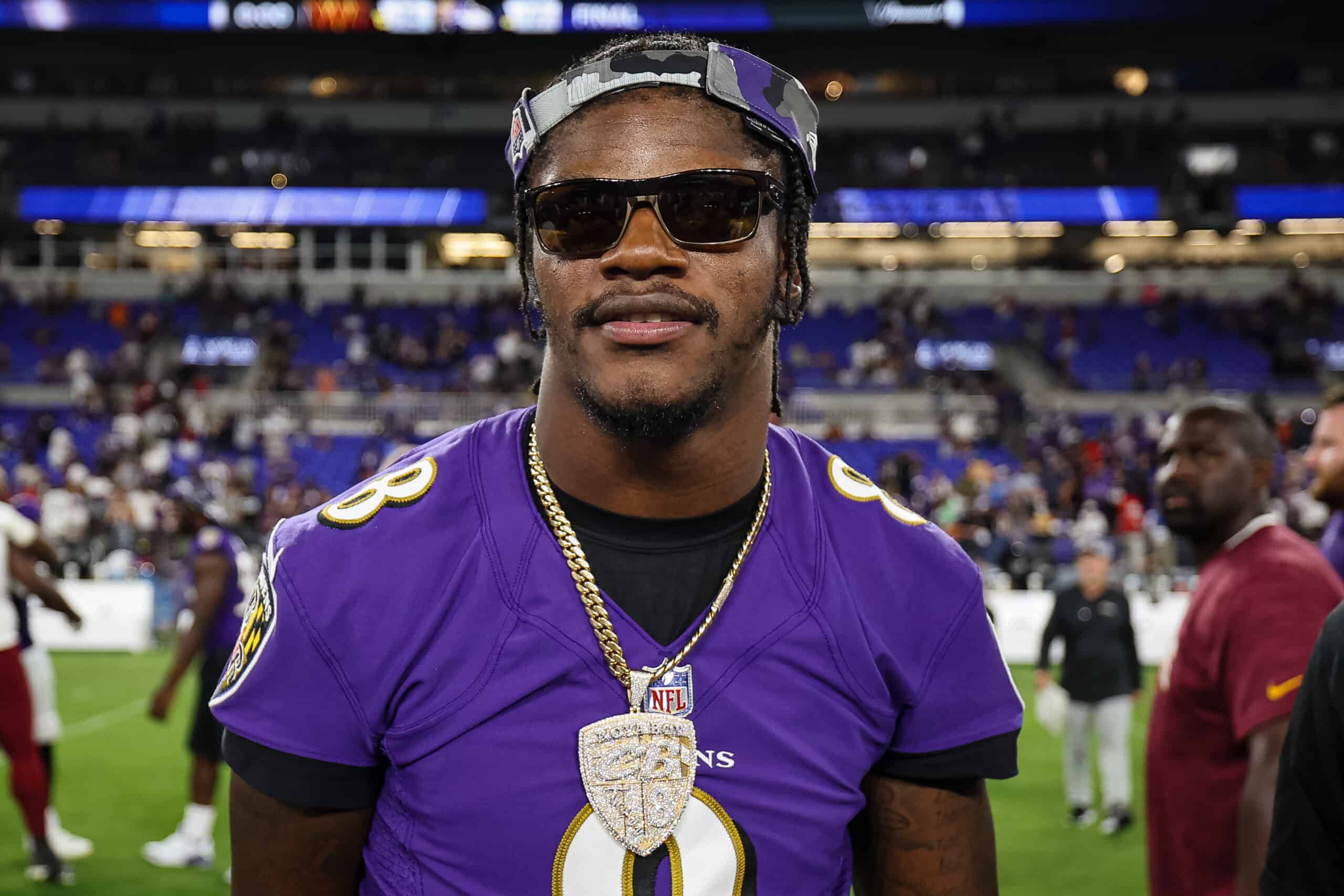 Lamar Jackson Reacts To Viral Victor Wembanyama Photo
