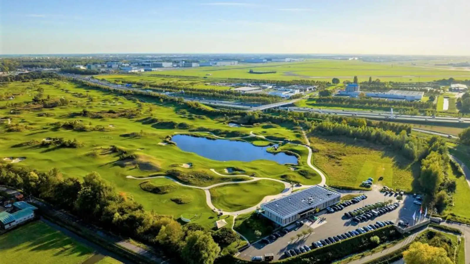 Can you play the International in Amsterdam as a visitor?