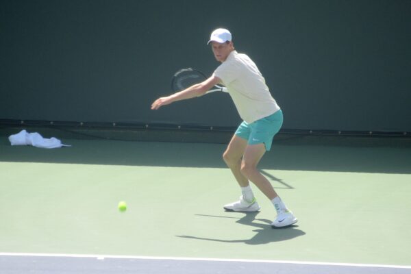 Sinner hits incredible forehand pass in Halle win over Griekspoor