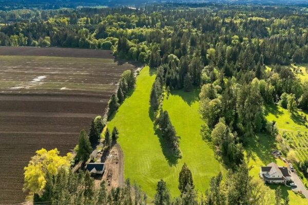 Former Oregon golf course fairways available for purchase on home site