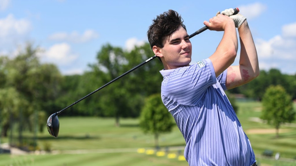 Ohio high school golfer who lost leg given award for courageousness