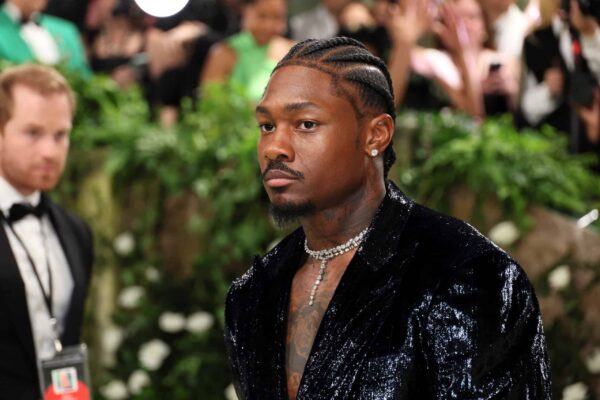Stefon Diggs Has Embarrassing Moment On Pilates Machine