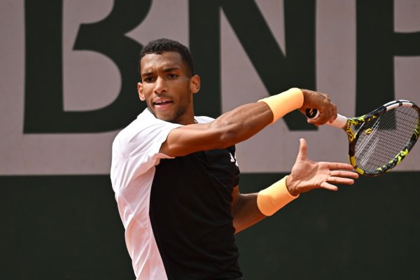 Alcaraz stops Auger-Aliassime in fourth round of Roland-Garros