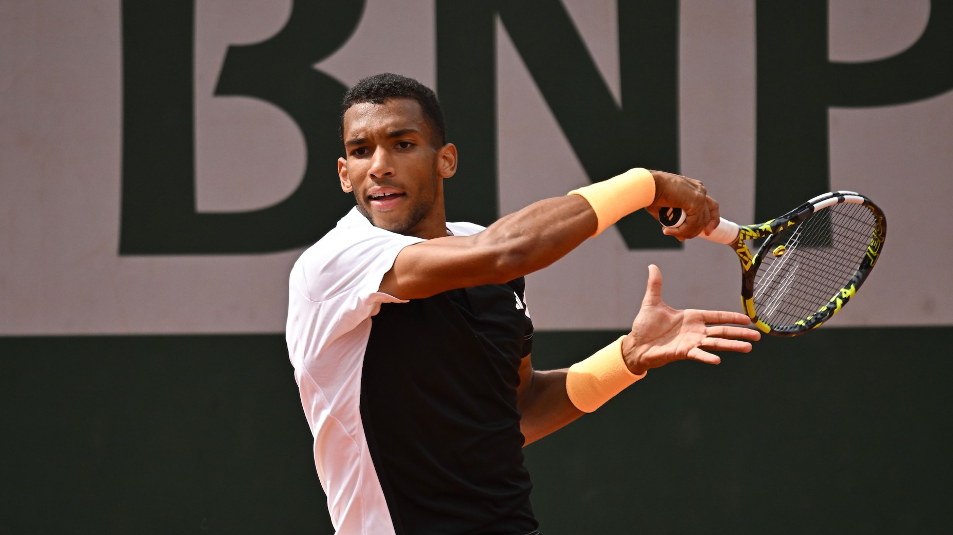 Alcaraz stops Auger-Aliassime in fourth round of Roland-Garros