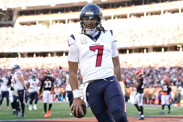 C.J. Stroud #7 of the Houston Texans runs for a touchdown during the fourth quarter against the Cincinnati Bengals at Paycor Stadium on November 12, 2023 in Cincinnati, Ohio.