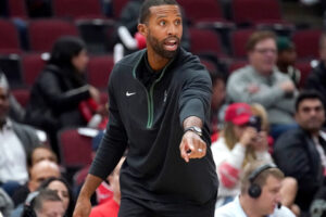 Charles Lee Focused On Finals While Building Connections With Hornets