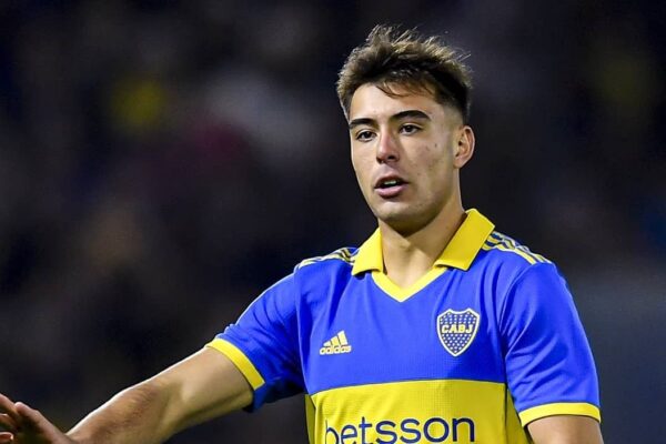 Chelsea submit bid for Manchester United target Aaron Anselmino - Man United News And Transfer News