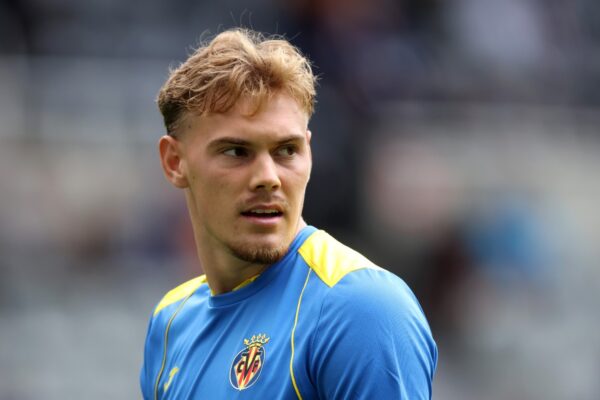 Chelsea transfer target signs new contract with current club