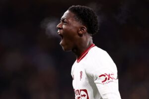 Dutch great Clarence Seedorf opens up on comparisons between himself and Kobbie Mainoo - Man United News And Transfer News