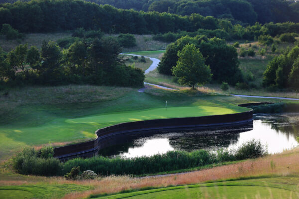 WIN A FOURBALL VOUCHER TO PLAY AT THE LONDON GC - Golf News
