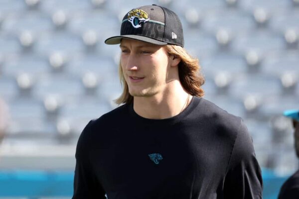 Exclusive: Insider Breaks News on Trevor Lawrence’s Lucrative Contract Extension Trevor Lawrence #16 of the Jacksonville Jaguars looks on prior to a game against the Carolina Panthers at EverBank Stadium on December 31, 2023 in Jacksonville, Florida.