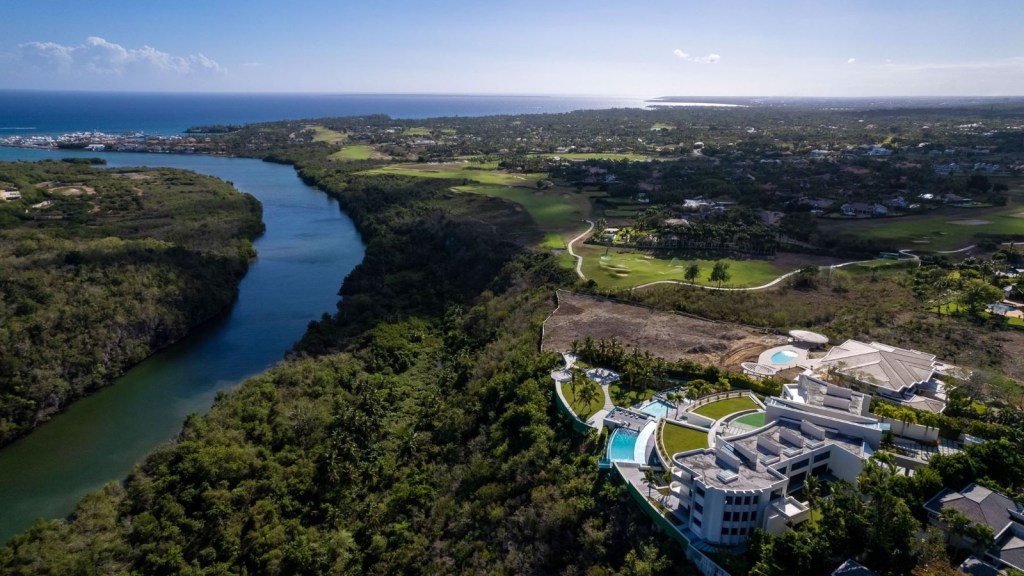 Live on this Casa de Campo course with ocean, river views