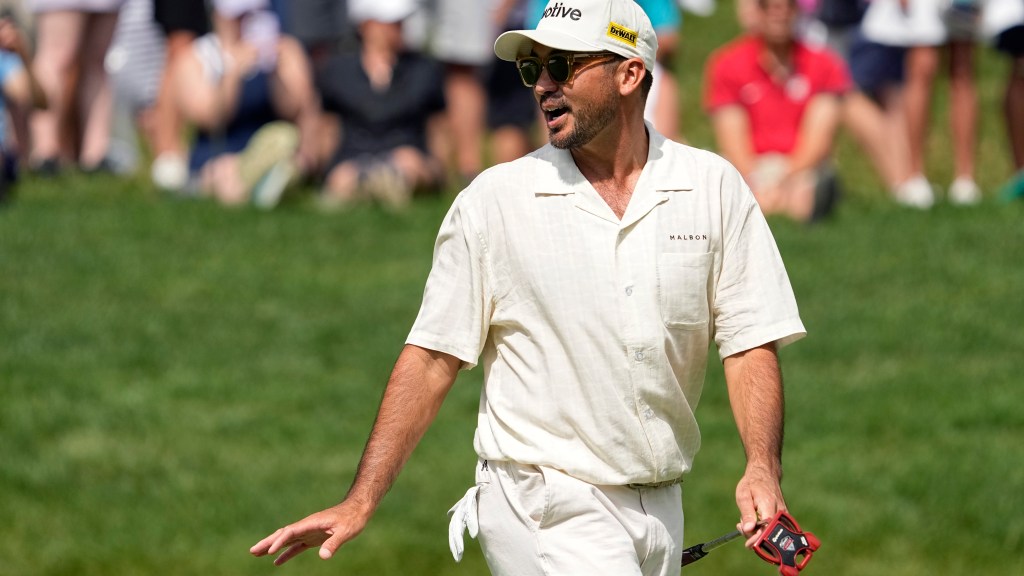 Jason Day living in RV in driveaway during tournament