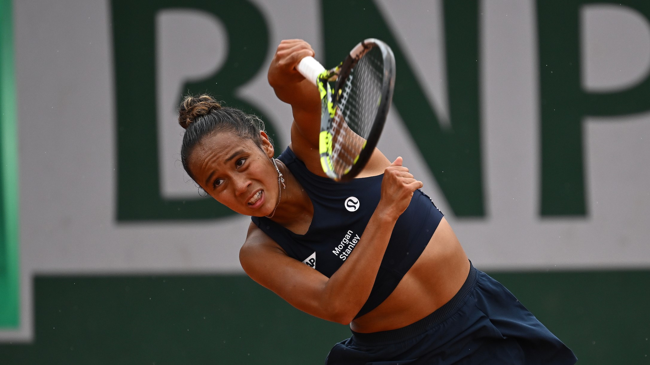 Fernandez Beaten by Jabeur in Roland-Garros Third Round 