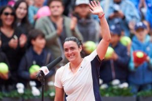 Jabeur Sings to French Crowd After Reaching RG Quarterfinals
