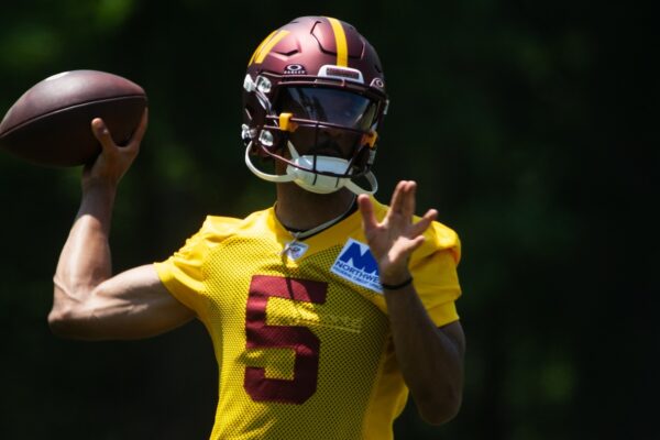 Jayden Daniels showcases speed on the field as Commanders kick off minicamp Jayden Daniels shows off running ability as Commanders open minicamp