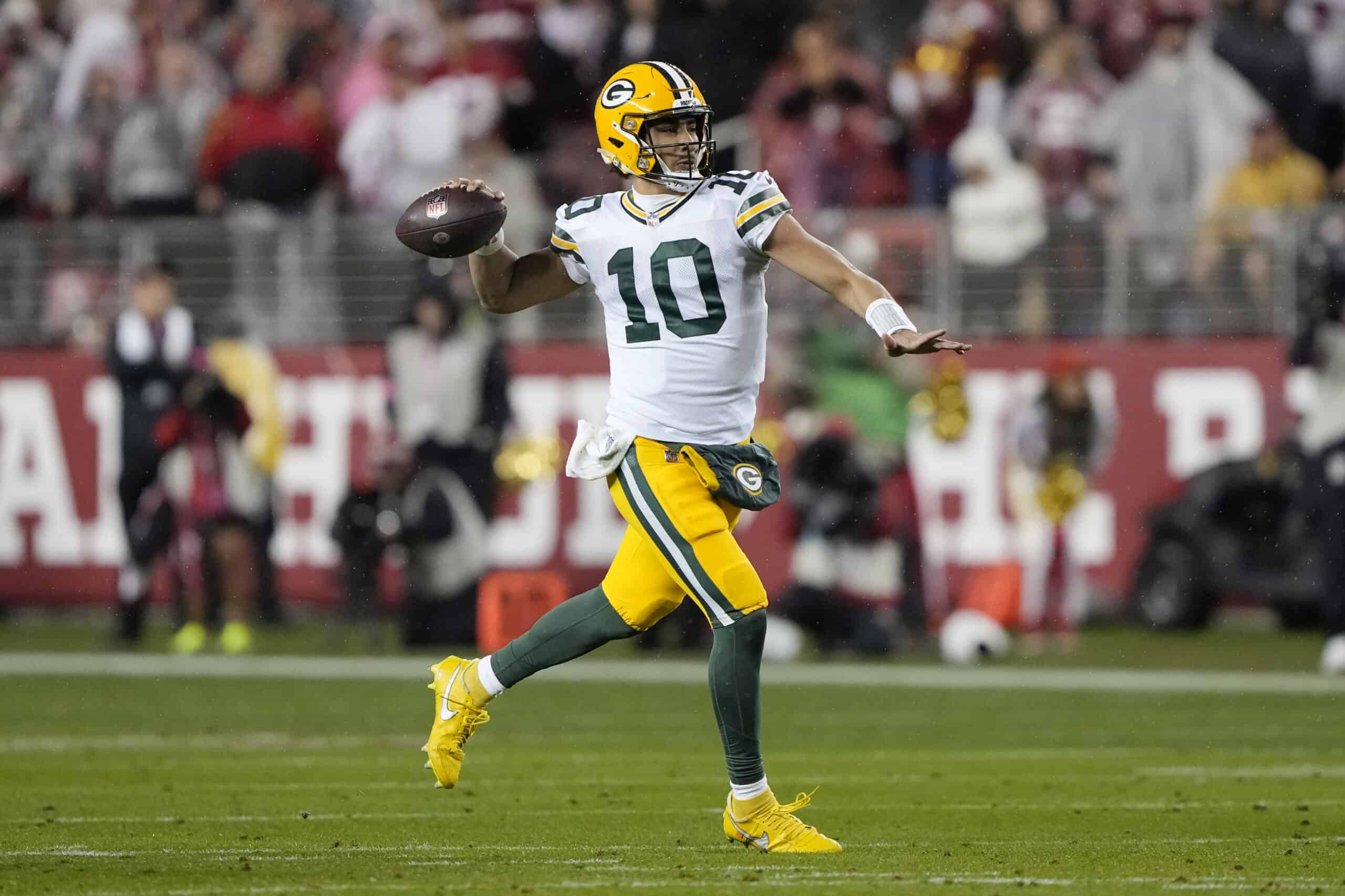 SANTA CLARA, CALIFORNIA - JANUARY 20: Jordan Love #10 of the Green Bay Packers looks to pass during the first half against the San Francisco 49ers in the NFC Divisional Playoffs at Levi